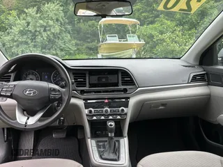 2020 Hyundai Elantra SEL с VIN 5NPD84LF2LH578951, выставлен на аукционе Copart как лот 61287495 с пробегом 124 185 миль миль и Чистый • Clean title. История ставок и продаж доступна на DreamBid. Изображение 9.