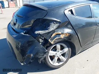 2015 Hyundai Veloster RE:FLEX with VIN KMHTC6AD7FU224291, listed as a IAAI auction lot 41517267 with 151,554 mi miles. Bid and sale history available at carsss.com. Image 12.