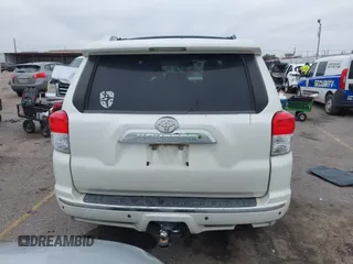 2010 Toyota 4Runner SR5 z VIN JTEZU5JR3A5012665, wystawiony jako IAAI lot #41380625 z przebiegiem 603 729 mil mil oraz . Historia ofert i sprzedaży dostępna na DreamBid. Obrazek 16.