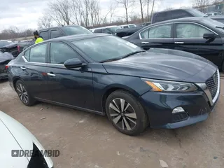 2022 Nissan Altima 2.5 SV with VIN 1N4BL4DV9NN385748, listed as a IAAI auction lot 41865474 with 59,369 mi miles. Bid and sale history available at carsss.com. Image 13.