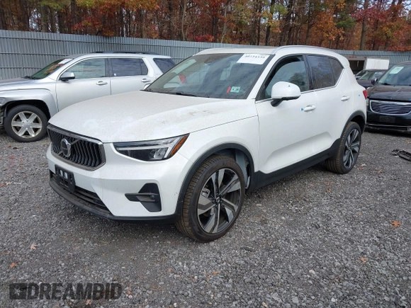 2024 Volvo XC40 Plus Bright Theme with VIN YV4L12UE2R2356332, listed as a IAAI auction lot 40734339 with 5,863 mi miles. Bid and sale history available at carsss.com. Image 18.