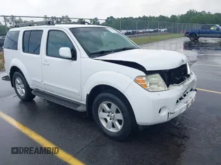 2011 Nissan Pathfinder Silver z VIN 5N1AR1NB9BC621776, wystawiony jako IAAI lot #42211612 z przebiegiem 120 640 mil mil oraz . Historia ofert i sprzedaży dostępna na DreamBid. Obrazek 1.