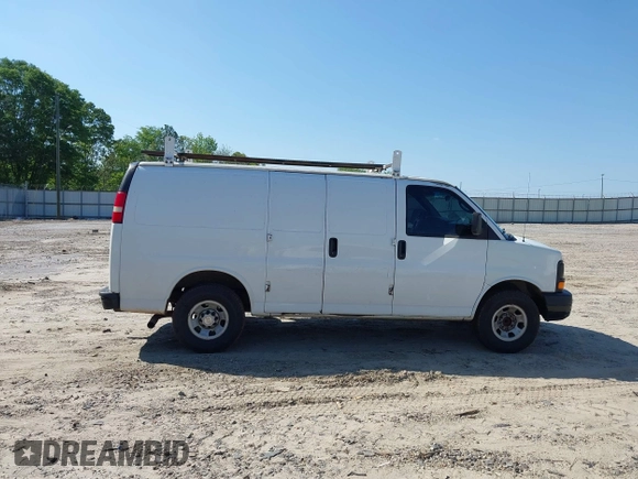 2009 Chevrolet Express Cargo Van with VIN 1GCGG25C791125061, listed as a IAAI auction lot 42131397 with 247,397 mi miles. Bid and sale history available at carsss.com. Image 13.