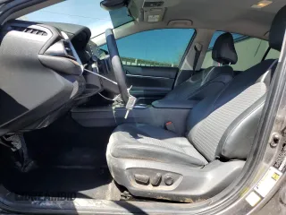 2022 Toyota Camry SE z VIN 4T1G11AK3NU657890, wystawiony jako Copart lot #49311565 z przebiegiem 61 017 mil mil oraz Szkoda całkowita • Salvage title. Historia ofert i sprzedaży dostępna na DreamBid. Obrazek 7.