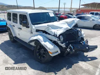 2023 Jeep Wrangler Sahara z VIN 1C4JJXP63PW536694, wystawiony jako IAAI lot #42224403 z przebiegiem 32 560 mil mil oraz . Historia ofert i sprzedaży dostępna na DreamBid. Obrazek 1.