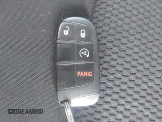 2020 Jeep Renegade Altitude z VIN ZACNJBBB0LPL70244, wystawiony jako IAAI lot #42461836 z przebiegiem 37 454 mil mil oraz . Historia ofert i sprzedaży dostępna na DreamBid. Obrazek 11.