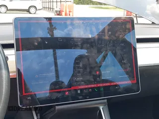 2018 Tesla Model 3 Long Range Battery z VIN 5YJ3E1EB3JF178812, wystawiony jako IAAI lot #42124838 z przebiegiem 124 229 mil mil oraz . Historia ofert i sprzedaży dostępna na DreamBid. Obrazek 19.