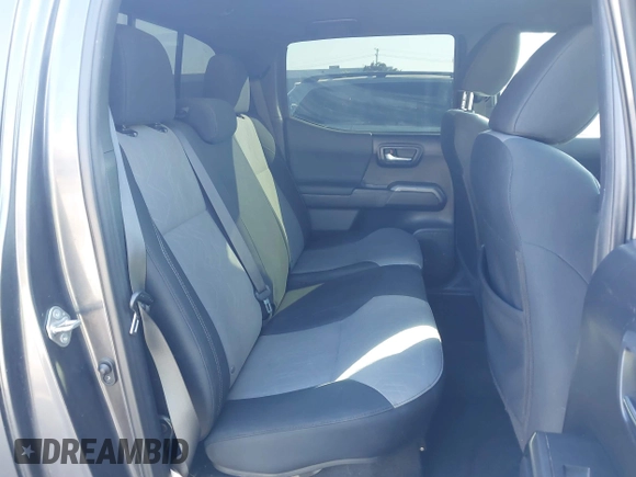 2020 Toyota Tacoma SR5 z VIN 3TMCZ5AN9LM296826, wystawiony jako IAAI lot #42533149 z przebiegiem 72 375 mil mil oraz . Historia ofert i sprzedaży dostępna na DreamBid. Obrazek 8.