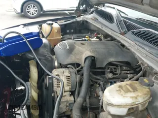 2003 GMC Sierra 1500 SLE с VIN 2GTEK19T131348708, выставлен на аукционе IAAI как лот 42344274 с пробегом 328 650 миль миль и . История ставок и продаж доступна на DreamBid. Изображение 19.