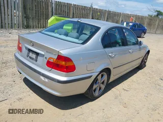 2005 BMW 3 Series 330xi с VIN WBAEW53405PN37317, выставлен на аукционе IAAI как лот 42544009 с пробегом 111 964 миль миль и . История ставок и продаж доступна на DreamBid. Изображение 4.