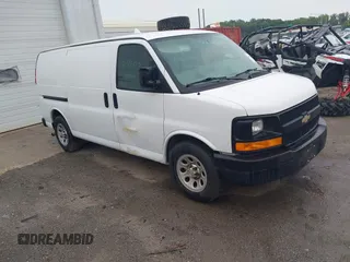 2014 Chevrolet Express Cargo z VIN 1GCSGAFX0E1165143, wystawiony jako IAAI lot #42325013 z przebiegiem 176 783 mil mil oraz . Historia ofert i sprzedaży dostępna na DreamBid. Obrazek 1.