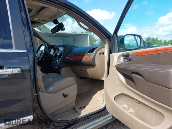 2015 Chrysler Town & Country Touring L with VIN 2C4RC1CG4FR509973, listed as a IAAI auction lot 42121743 with 199,183 mi miles and . Bid and sale history available at carsss.com. Image 5.