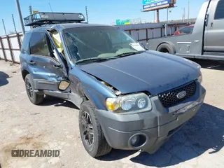 2006 Ford Escape XLT with VIN 1FMCU93126KB09191, listed as a IAAI auction lot 41700899 with 123,345 mi miles. Bid and sale history available at carsss.com. Image 1.
