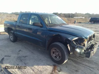 2006 Dodge Dakota ST with VIN 1D7HE28K16S527599, listed as a IAAI auction lot 41535854 with 295,983 mi miles and . Bid and sale history available at carsss.com. Image 1.