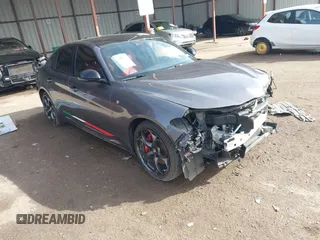 2024 Alfa Romeo Giulia Veloce z VIN ZARFAMBN4R7683046, wystawiony jako IAAI lot #41677207 z przebiegiem 8 428 mil mil oraz . Historia ofert i sprzedaży dostępna na DreamBid. Obrazek 1.