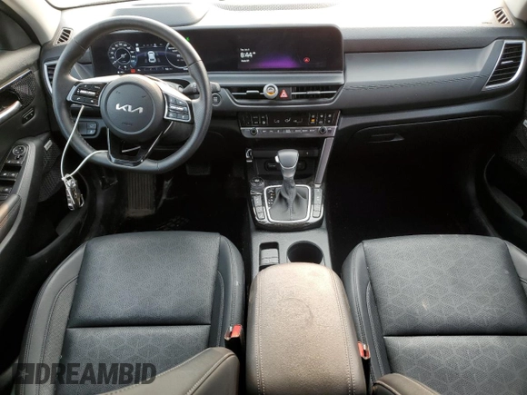 2024 Kia Seltos SX with VIN KNDETCA76R7658078, listed as a Copart auction lot 55996915 with 22,894 mi miles and Clean title. Bid and sale history available at DreamBid. Image 8.