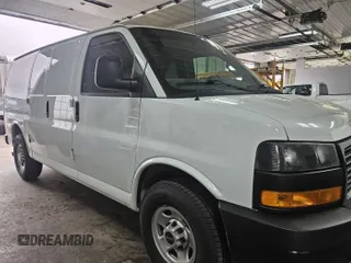 2022 GMC Savana Cargo z VIN 1GTW7AFP2N1140746, wystawiony jako IAAI lot #42515918 z przebiegiem 126 659 mil mil oraz . Historia ofert i sprzedaży dostępna na DreamBid. Obrazek 7.