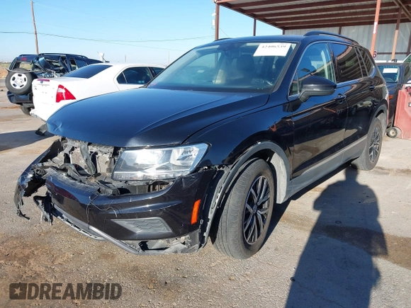 2021 Volkswagen Tiguan SE z VIN 3VV3B7AX0MM080853, wystawiony jako IAAI lot #42406539 z przebiegiem 73 295 mil mil oraz . Historia ofert i sprzedaży dostępna na DreamBid. Obrazek 2.