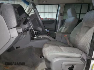 2006 Jeep Commander with VIN 1J8HH48N96C304320, listed as a Copart auction lot 86096104 with 205,545 mi miles and Clean Title. Bid and sale history available at carsss.com. Image 7.