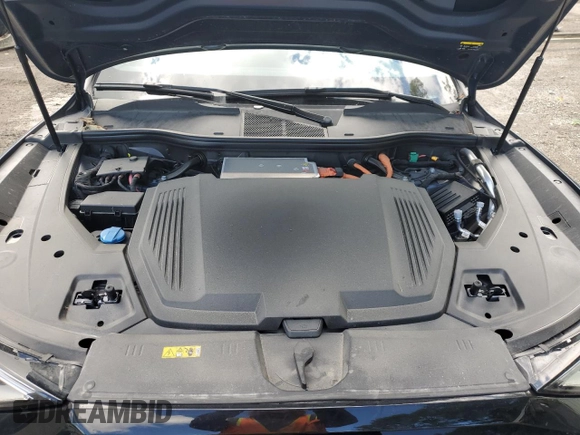 2024 Audi Q8 e-tron Premium Plus z VIN WA15AAGE7RB021353, wystawiony jako Copart lot #72987414 z przebiegiem 13 360 mil mil oraz Szkoda całkowita • Salvage title. Historia ofert i sprzedaży dostępna na DreamBid. Obrazek 12.