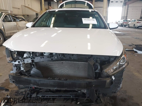 2018 Hyundai Elantra z VIN KMHH35LE0JU029275, wystawiony jako IAAI lot #39288538 z przebiegiem 17 937 mil mil oraz . Historia ofert i sprzedaży dostępna na DreamBid. Obrazek 6.