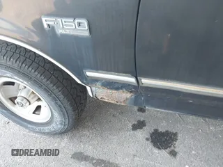 1995 Ford F-150 z VIN 1FTEF14HXSNA28985, wystawiony jako IAAI lot #42630297 z przebiegiem Nie podano mil oraz . Historia ofert i sprzedaży dostępna na DreamBid. Obrazek 19.