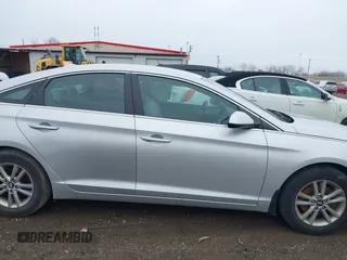 2016 Hyundai Sonata SE z VIN 5NPE24AF2GH392177, wystawiony jako IAAI lot #41956695 z przebiegiem 108 840 mil mil oraz . Historia ofert i sprzedaży dostępna na DreamBid. Obrazek 13.