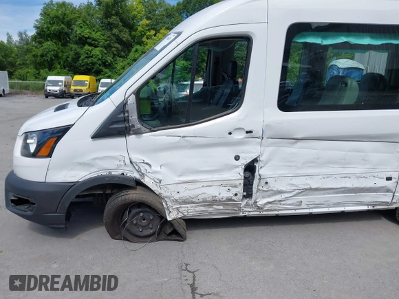 2020 Ford Transit Passenger XL z VIN 1FDZK1C82LKA79233, wystawiony jako IAAI lot #42766871 z przebiegiem 32 428 mil mil oraz . Historia ofert i sprzedaży dostępna na DreamBid. Obrazek 6.