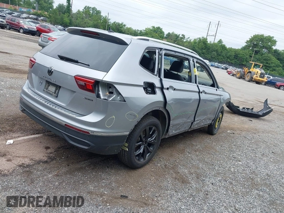 2022 Volkswagen Tiguan SE z VIN 3VV2B7AX0NM159615, wystawiony jako IAAI lot #42399370 z przebiegiem 25 352 mil mil oraz . Historia ofert i sprzedaży dostępna na DreamBid. Obrazek 4.
