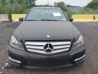 2013 Mercedes-Benz C 300 Sport z VIN WDDGF8AB0DR263382, wystawiony jako IAAI lot #42601043 z przebiegiem 106 154 mil mil oraz . Historia ofert i sprzedaży dostępna na DreamBid. Obrazek 12.