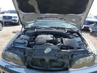 2004 BMW 3 Series 325i with VIN WBAAZ33494KP83238, listed as a IAAI auction lot 41594397 with 1 mi miles. Bid and sale history available at carsss.com. Image 10.