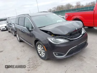 2017 Chrysler Pacifica Touring L with VIN 2C4RC1BG1HR797200, listed as a IAAI auction lot 42044020 with 124,115 mi miles and . Bid and sale history available at DreamBid. Image 1.