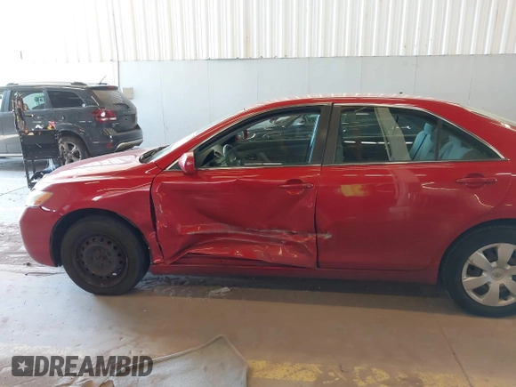2007 Toyota Camry CE z VIN 4T4BE46K37R004090, wystawiony jako IAAI lot #42028376 z przebiegiem 110 803 mil mil oraz . Historia ofert i sprzedaży dostępna na DreamBid. Obrazek 15.