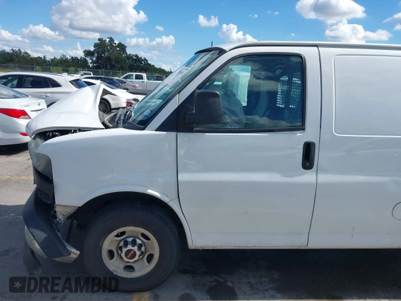 2017 GMC Savana Cargo Van with VIN 1GTW7AFF1H1913587, listed as a IAAI auction lot 40216941 with 269,708 mi miles. Bid and sale history available at carsss.com. Image 20.