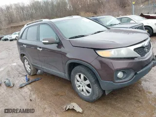 2011 Kia Sorento LX with VIN 5XYKT4A15BG158099, listed as a IAAI auction lot 41641344 with 171,289 mi miles. Bid and sale history available at carsss.com. Image 1.