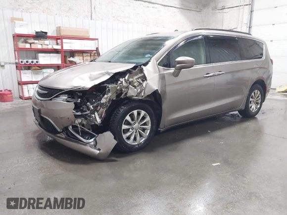 2018 Chrysler Pacifica Touring Plus z VIN 2C4RC1FG1JR278437, wystawiony jako IAAI lot #41911660 z przebiegiem 125 381 mil mil oraz . Historia ofert i sprzedaży dostępna na DreamBid. Obrazek 2.
