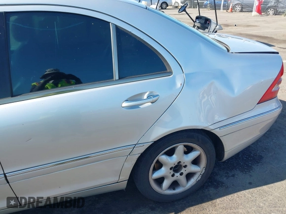 2002 Mercedes-Benz C 230/260/280/320 с VIN WDBRF61J62F233802, выставлен на аукционе IAAI как лот 42574637 с пробегом 238 810 миль миль и . История ставок и продаж доступна на DreamBid. Изображение 6.