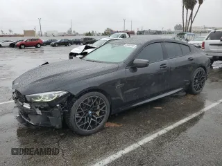 2020 BMW M8 Competition z VIN WBSGV0C03LCE18921, wystawiony jako Copart lot #43640263 z przebiegiem 10 564 mil mil oraz . Historia ofert i sprzedaży dostępna na DreamBid. Obrazek 1.