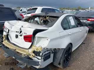 2018 BMW M3 z VIN WBS8M9C52J5K99006, wystawiony jako IAAI lot #40894548 z przebiegiem Nie podano mil oraz . Historia ofert i sprzedaży dostępna na DreamBid. Obrazek 4.