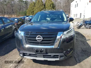 2024 Nissan Pathfinder SL z VIN 5N1DR3CD5RC295501, wystawiony jako IAAI lot #41774354 z przebiegiem 1 740 mil mil oraz . Historia ofert i sprzedaży dostępna na DreamBid. Obrazek 12.