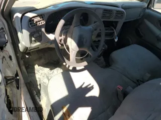 2002 GMC Sonoma SL z VIN 1GTCS145928258587, wystawiony jako Copart lot #56032085 z przebiegiem Nie podano mil oraz Tytuł czysty. Historia ofert i sprzedaży dostępna na DreamBid. Obrazek 8.