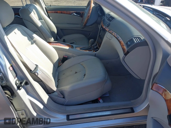 2006 Mercedes-Benz E-Class 3.5L with VIN WDBUF56J06A737827, listed as a IAAI auction lot 41748739 with 197,843 mi miles. Bid and sale history available at carsss.com. Image 5.