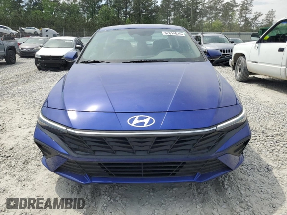 2024 Hyundai Elantra SEL z VIN KMHLM4DG7RU810310, wystawiony jako Copart lot #52614015 z przebiegiem 7 701 mil mil oraz Szkoda całkowita • Salvage title. Historia ofert i sprzedaży dostępna na DreamBid. Obrazek 5.