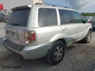 2006 Honda Pilot EX-L with VIN 5FNYF28506B005092, listed as a IAAI auction lot 42083249 with 199,361 mi miles. Bid and sale history available at carsss.com. Image 4.