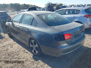 2011 Volkswagen Jetta Sedan SE w/Convenience & Sunroof PZEV with VIN 3VWDZ7AJ0BM357277, listed as a IAAI auction lot 41897588 with 149,710 mi miles. Bid and sale history available at carsss.com. Image 3.