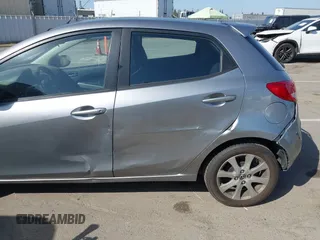 2013 Mazda 2 Touring z VIN JM1DE1LZ0D0162994, wystawiony jako IAAI lot #42406847 z przebiegiem 190 255 mil mil oraz . Historia ofert i sprzedaży dostępna na DreamBid. Obrazek 15.