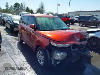 2020 Kia Soul LX with VIN KNDJ23AU4L7113673, listed as a IAAI auction lot 41847880 with 83,976 mi miles. Bid and sale history available at carsss.com. Image 1.