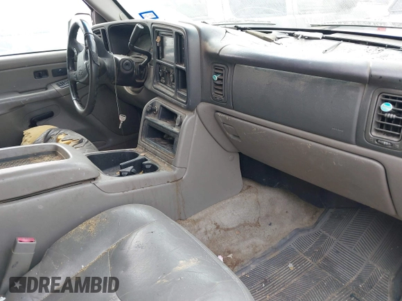 2004 Chevrolet Suburban LS with VIN 3GNEC16Z94G255974, listed as a IAAI auction lot 41439287 with 1 mi miles. Bid and sale history available at carsss.com. Image 5.