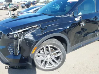 2020 Cadillac XT4 FWD Sport z VIN 1GYFZER49LF021475, wystawiony jako IAAI lot #41962892 z przebiegiem 41 603 mil mil oraz . Historia ofert i sprzedaży dostępna na DreamBid. Obrazek 6.