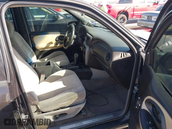 2006 Chevrolet TrailBlazer LS with VIN 1GNES16S066128752, listed as a IAAI auction lot 41830619 with 182,729 mi miles. Bid and sale history available at carsss.com. Image 5.